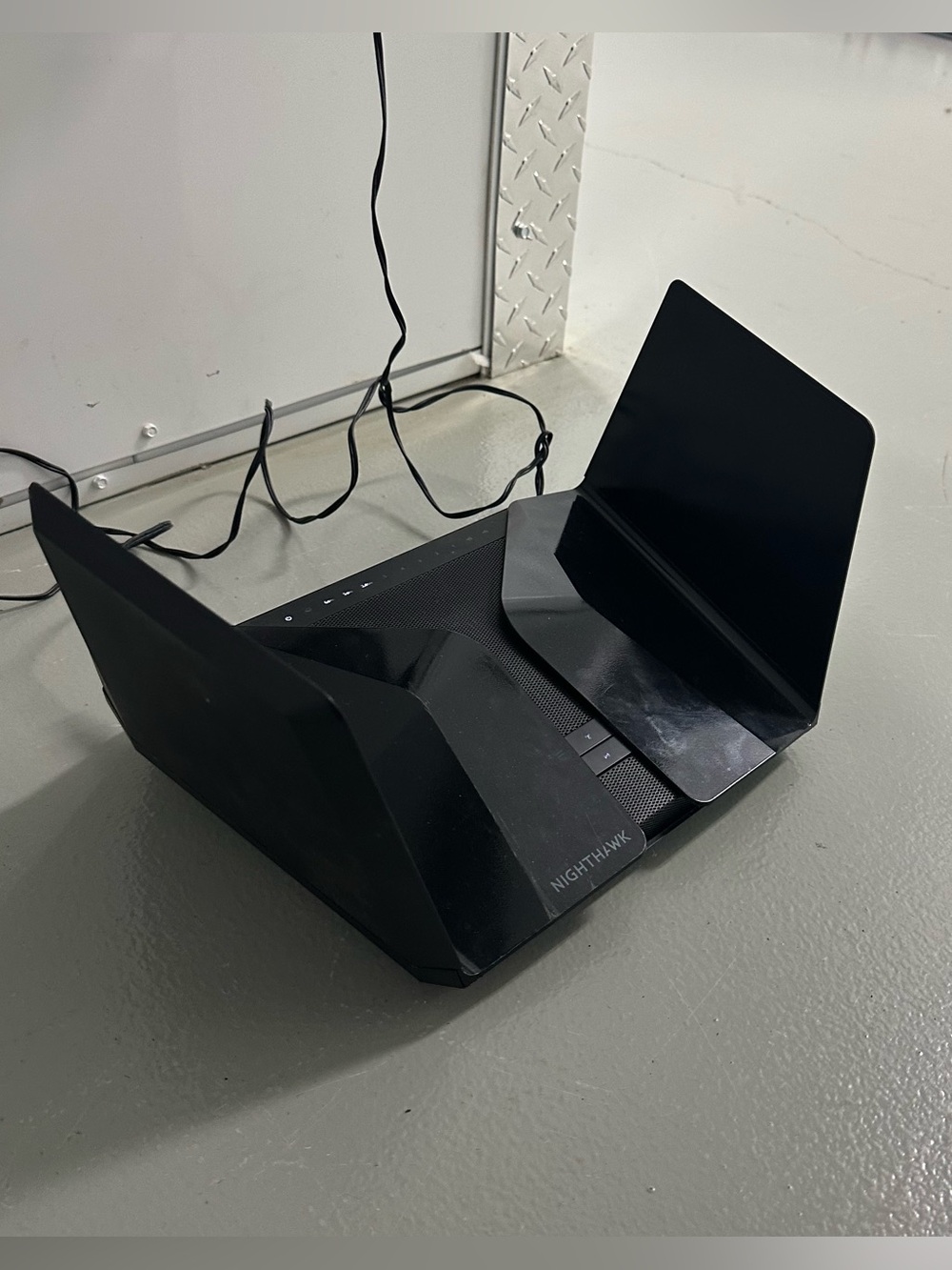 Netgear Nighthawk AXE11000 Tri-Band WiFi 6E Router - Picture 3 of 10